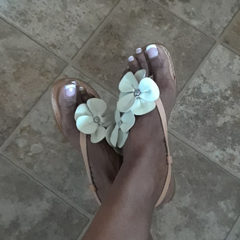 Size 7 "Born" Flower Sandals